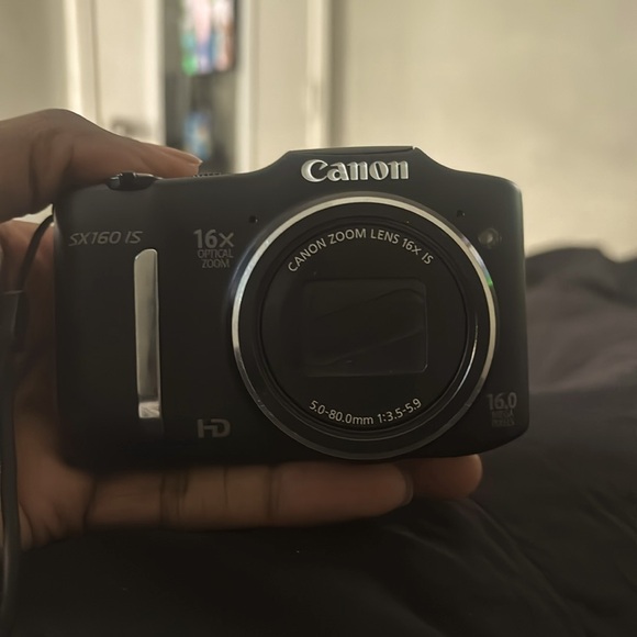 Canon PowerShot SX160 is 16.0 MP Digital Camera - Picture 1 of 5